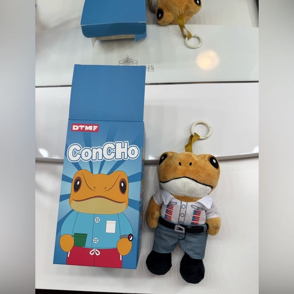 Bad bunny sapo concho plush keychain ✨🐰💞🐸